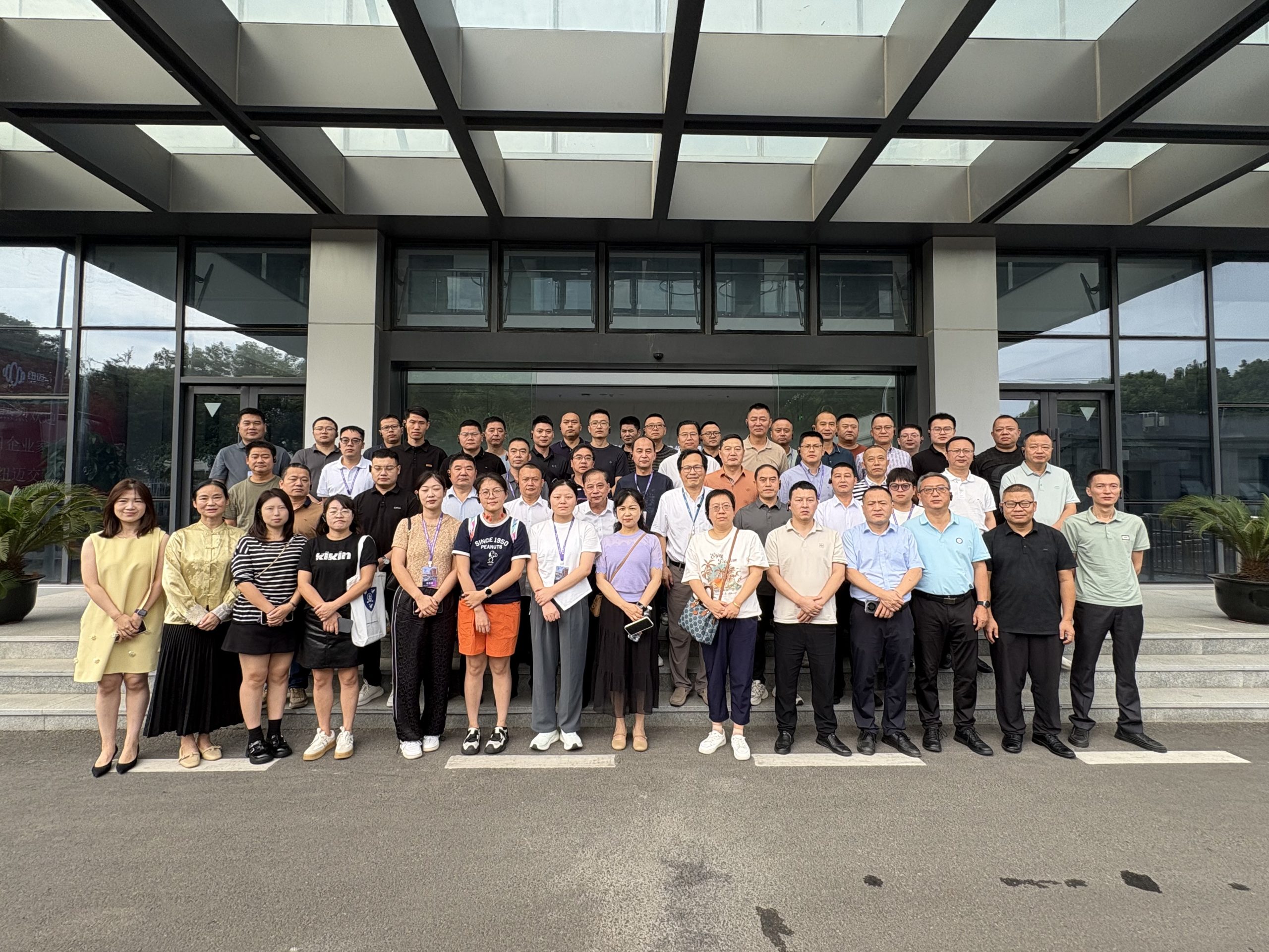 专精特新企业家代表团走进时搏官方网页版